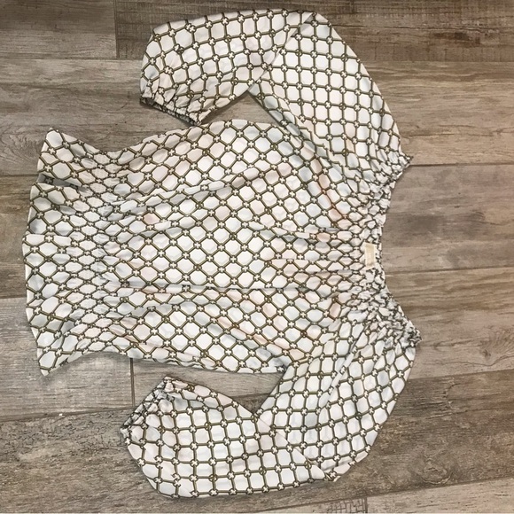 Michael Kors Gold and White Signature chain Fabric Blouse size Medium - Picture 8 of 9